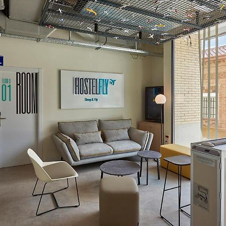 Hostelfly Madrid Esterno foto
