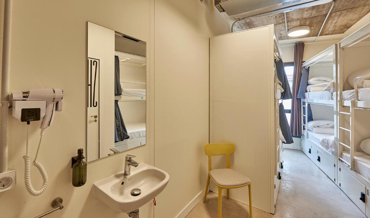 Hostelfly Madrid Esterno foto